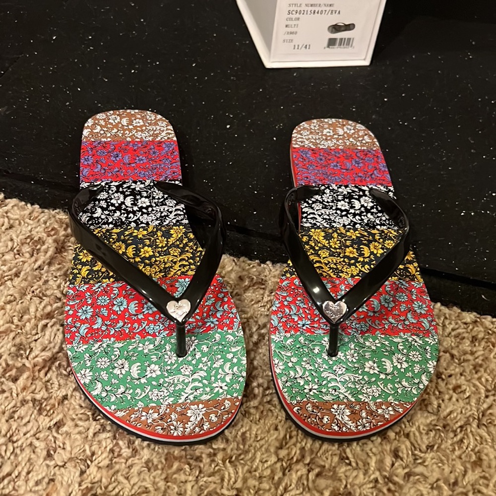 Alice and Olivia Eva flip flops 11